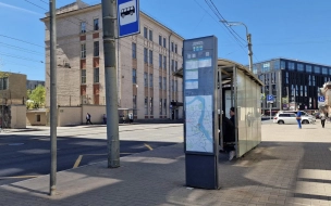 В Петербурге тестируют новые информационные пилоны на остановках