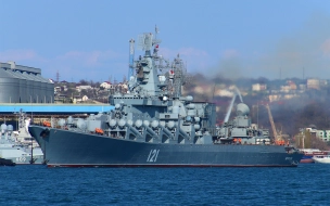 Ракетный крейсер "Москва" начал учения в Черном море