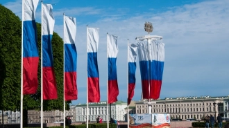 Дворцовый мост засветится цветами российского флага 22 августа