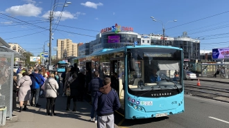 В родительскую субботу и Троицу в Петербурге увеличат число автобусов до кладбищ