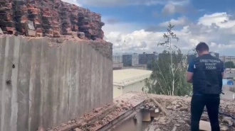Петербургский СК выясняет обстоятельства смерти рабочего после падения бетонной плиты на улице Булавского