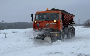 В Ленобласти задействовано почти 500 единиц спецтехники в период сильного снегопада