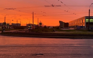 В Петербурге понедельник завершился радугой и огненно-розовым закатом