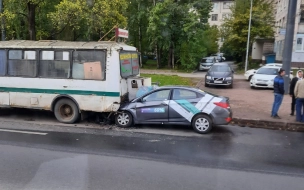 Каршеринг врезался в автобус на проспекте Науки