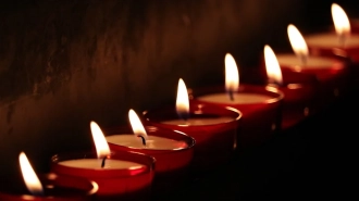 Дядя убитой в Тюмени девочки умер у стихийного мемориала