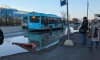 Комтранс обеспокоила лужа в Ленсоветовском, из-за которой пассажиры не могут попасть в транспорт