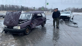 На Ораниенбаумском шоссе столкнулись "Иж" и "Солярис"