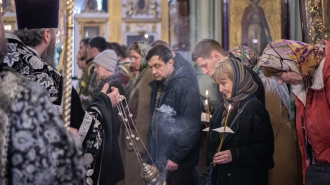 Сотни тысяч жителей Петербурга пришли в храмы перед Пасхой