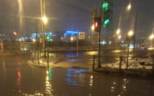 В Петербурге затопило Ситцевую улицу