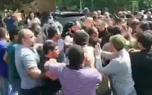 Охрана Пашиняна подралась с протестующими