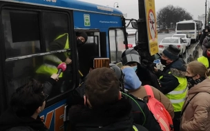 Во время протестной акции в Петербурге в поддержку Навального задержали минимум 16 журналистов