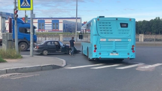 Очередное ДТП и опасный разворот: в Петербурге в четверг зафиксировано два инцидента с новыми автобусами