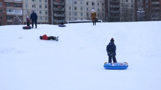 В Петербурге 9-летний мальчик получил компрессионный перелом во время катания на ватрушке