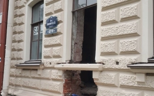 Жители дома Макаровых на Васильевском острове и Следственный комитет остановили незаконное устранение дверей в здании 