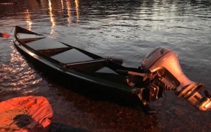 Затонувшую после столкновения с теплоходом лодку подняли со дна
