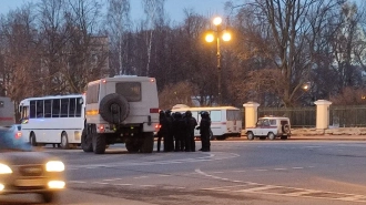 Во время нелегальной акции в Петербурге участники митинга напали на полицейского