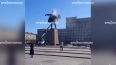 На Московской площади от зимней грязи отмыли памятник ...