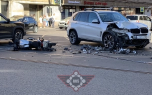 В центре Петербурга столкнулись байкер и водитель BMW