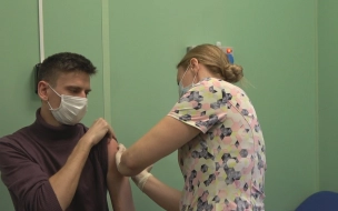В комздраве оценили, как нерабочие дни повлияли на вакцинацию петербуржцев