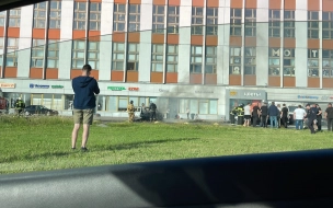 Пожарным не удалось спасти от огня автомобиль Ford на Софийской улице 