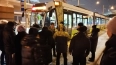 Пассажир "Чижика" разбил стекло трамвая у метро "Ладожск...