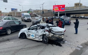 В массовой аварии на Малоохтинском проспекте пострадал водитель такси