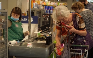 Неизвестный предложил пожилой петербурженке донести сумку и украл у неё продукты с кошельком