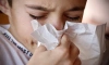 Роспотребнадзор назвал основными симптомами омикрона слабость, кашель и температуру