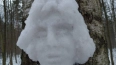 В парке Сосновка пенсионерка лепит портреты  из снега