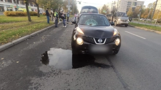 На Гражданском проспекте автоледи сбила девочку-подростка на электросамокате