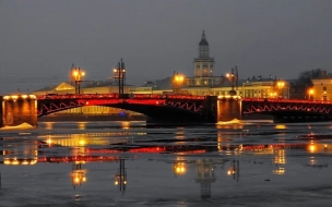 Дворцовый мост подсветят красным цветом в честь китайского нового года