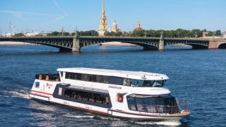 В Петербурге запустили электросудно "Ломоносов" 