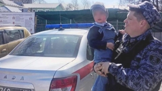 В Выборгском районе Петербурга росгвардейцы нашли и вернули потерявшегося трехлетнего ребенка
