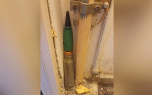 Рабочий нашел метровый снаряд во время ремонта квартиры на Стародеревенской улице