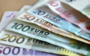 ЦБ установил официальные курсы евро и доллара на 10 сентября