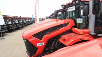 Петербургский тракторный завод сократит выпуск продукции из-за высоких цен на зерно