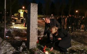 Лавров возложил цветы к памятнику советским войнам в норвежском Тромсё