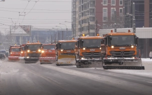 На уборку снега в Петербурге в пятницу вышли более 800 единиц техники