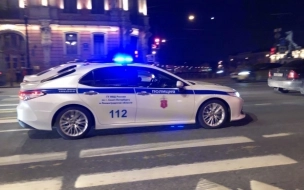 В Петербурге мужчина во время задержания по-тихому выбросил из своей машины наркотики