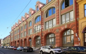 Холдинг Orange Group превратит бывший офис "Траста" в Банковском переулке в апартаменты