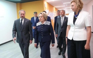 Матвиенко и Бельский оценили новую школу в Московском районе
