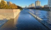 Из-за ветра затопило набережную реки Смоленки