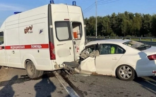 На трассе "Кола" в Ленобласти в автомобиль "скорой" въехала иномарка