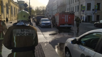 В Соляном переулке около Музея обороны и блокады Ленинграда прорвало трубу