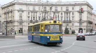 На Васильевском острове и Петроградской стороне прошел парад ретротрамваев