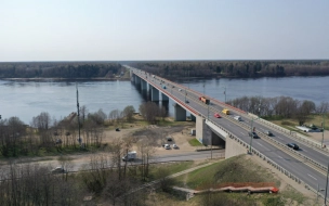 На Ладожском мосту со 2 декабря введут ограничения для большегрузов