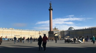 Петербуржцы смогут бесплатно отправить открытку в любой город России с Дворцовой площади