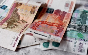 В Ивангороде водитель из Молдавии попытался дать таможеннику 50 тысяч рублей за забитый багажник