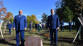 В Петербурге открыли Аллею памяти, посвященную 300-летию прокуратуры России