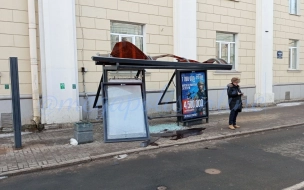 На пересечении Лермонтовского и Садовой автобус протаранил остановку